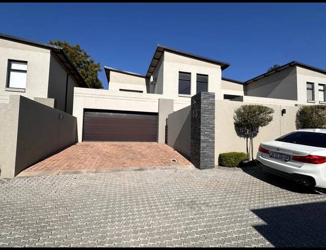 3 BEDROOM CLUSTER FOR SALE IN BRYANSTON